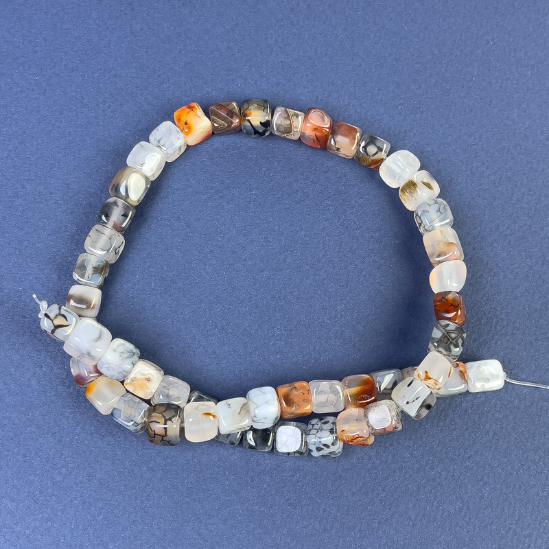 Agate Dragon's Veins Beads Cube 7x7mm± on thread, length 37cm+