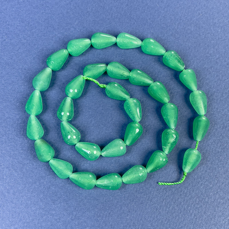 Jade Beads Teardrop 12x8mm+- on string, length 39cm+