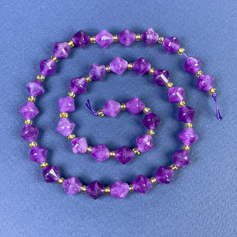 Sugilite Beads Faceted Diamond 8x8mm on Thread with 3mm Seed Beads - total length 37cm