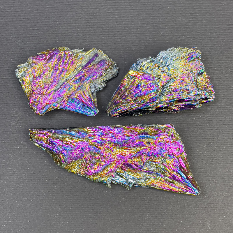 Price per 100g. Rainbow dyed kianite, weight from 24g, diameter assortment 65x23x11mm