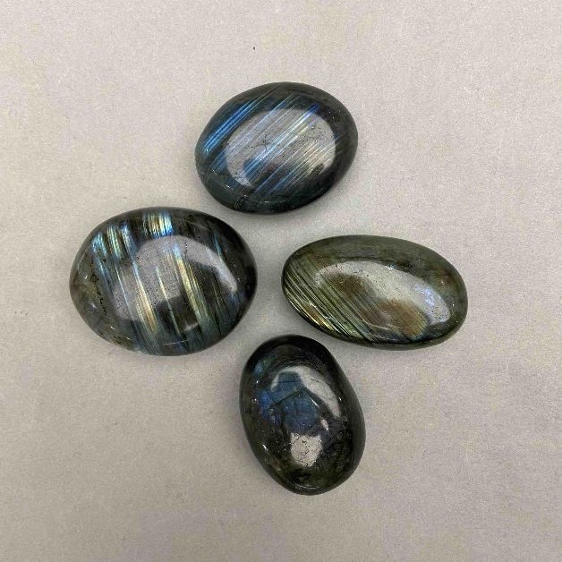 Price per 100g. Souvenir natural Labradorite drop shape, approx 20x30x40mm +- weight from 20g