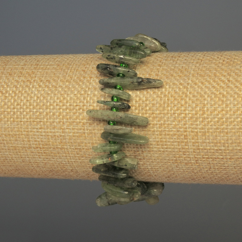 Kyanite Chip Bracelet with Beads on Stretch, diameter 10-20×3-5 mm±, length 18 cm±