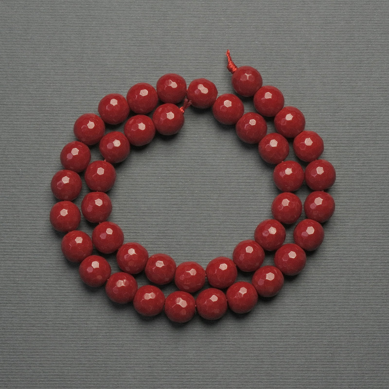 Beads on a string Coral (pressed) faceted round bead, diameter 10 mm +/-, length 36 cm +/-