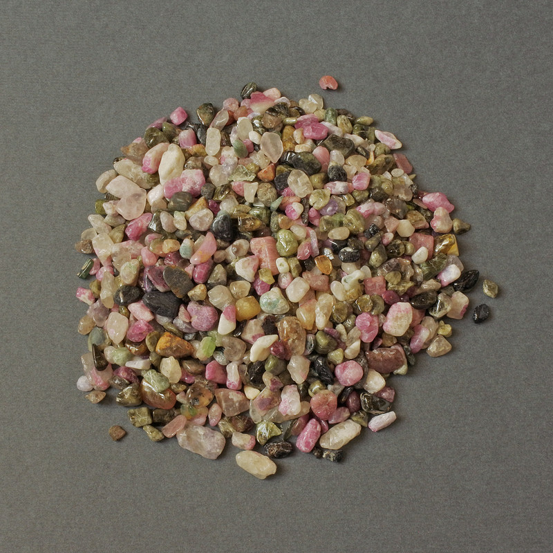 Natural Tourmaline Chip without Hole 4-8×3-4mm ± (per 100 g ±)