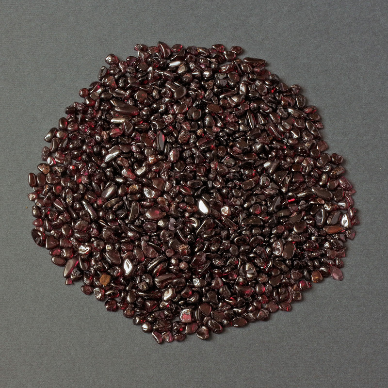 Natural Garnet Chip without Hole 3-9×3-4mm ± (per 100 g ±)