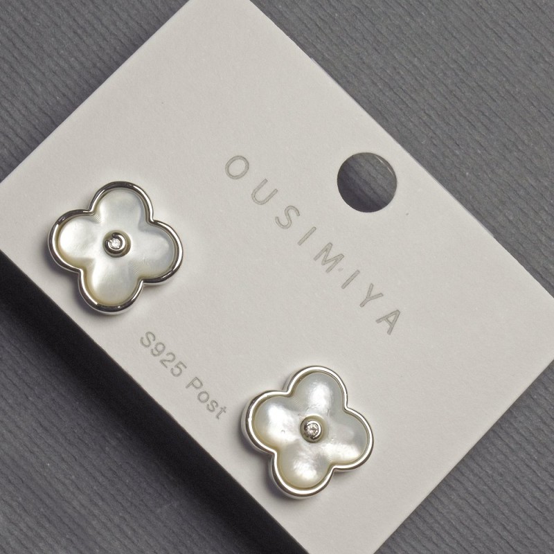 Stud Earrings Clover 12mm± Pearlized, Silver Tone Metal