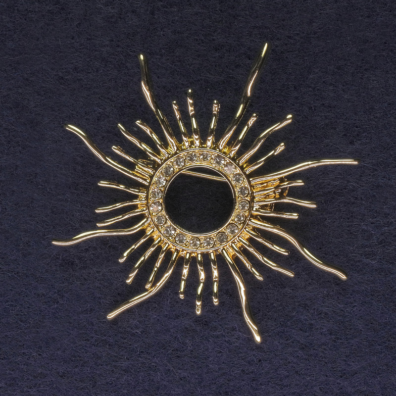 Brooch Sun with white crystals golden metal 48mm+