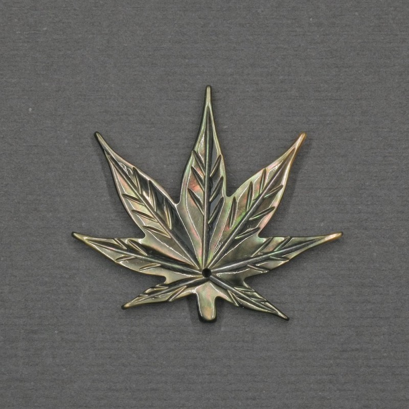 Pendant Leaf with Green Mother-of-Pearl 26x30x2mm+- golden metal