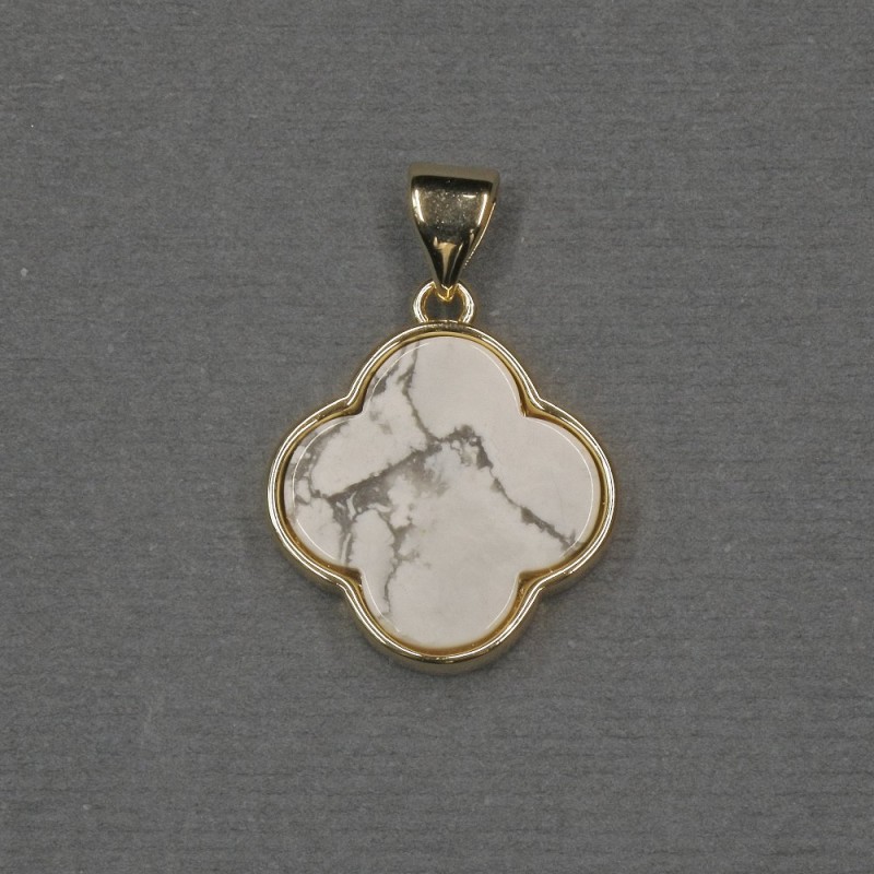 Pendant Clover with Howlite Inlay 16x18x4mm+- golden metal