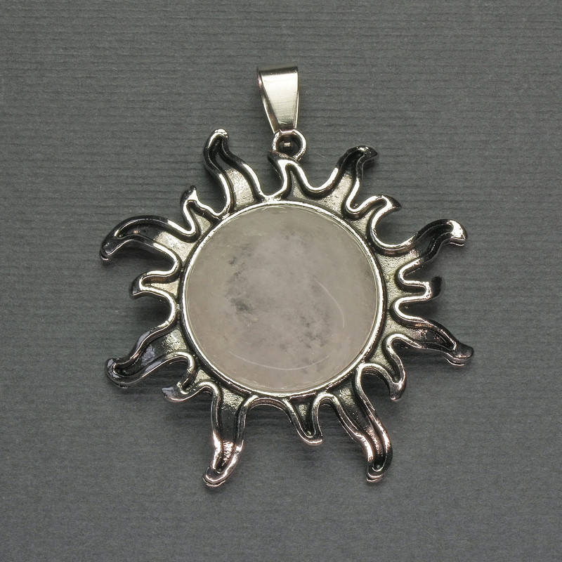 Pendant Sun Mountain Crystal 42mm+-, length 48mm+- silver metal