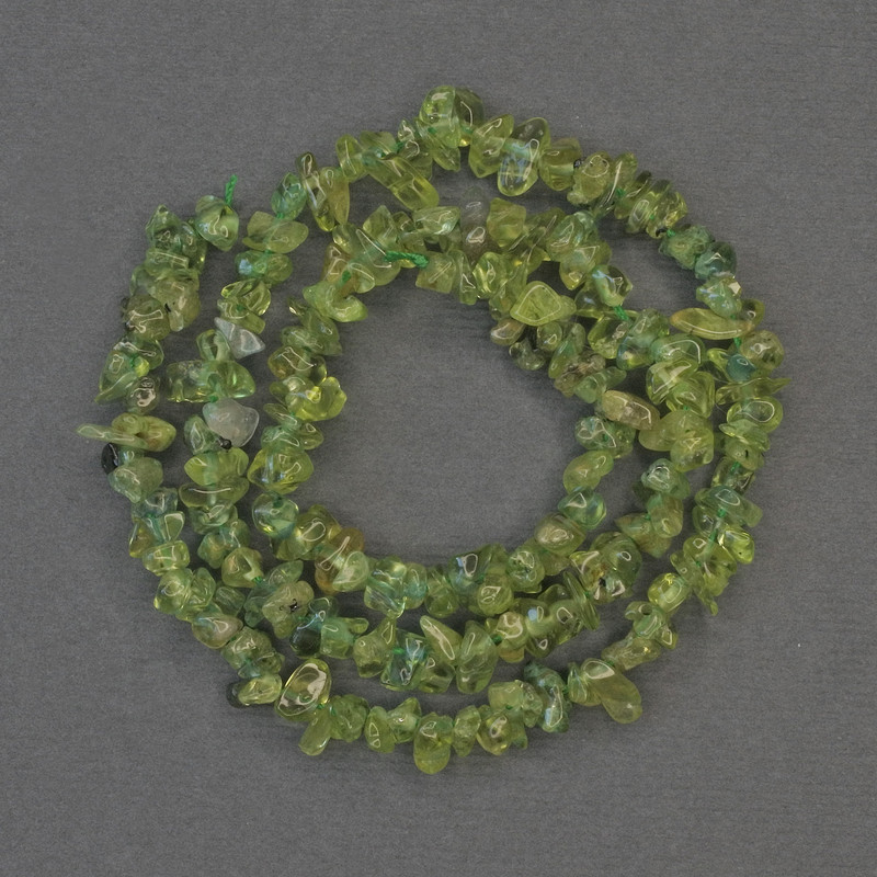 Chrysoprase Beads, chip shape, 5x3 mm +/- on thread, length 40 cm+