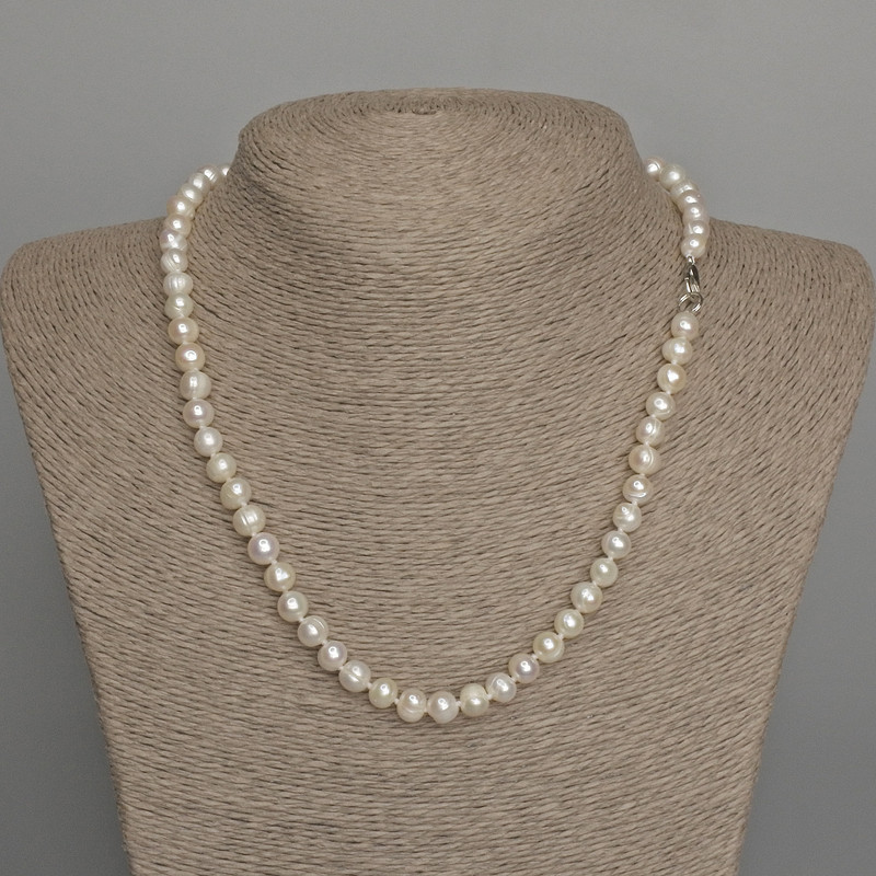 Necklace of natural freshwater pearls 7x6mm, 45 cm length, with clasp