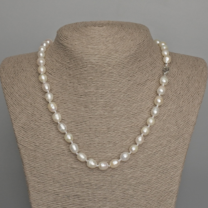 Necklace of natural freshwater oval pearls, diameter 9-10×8mm±, length 46cm± with clasp