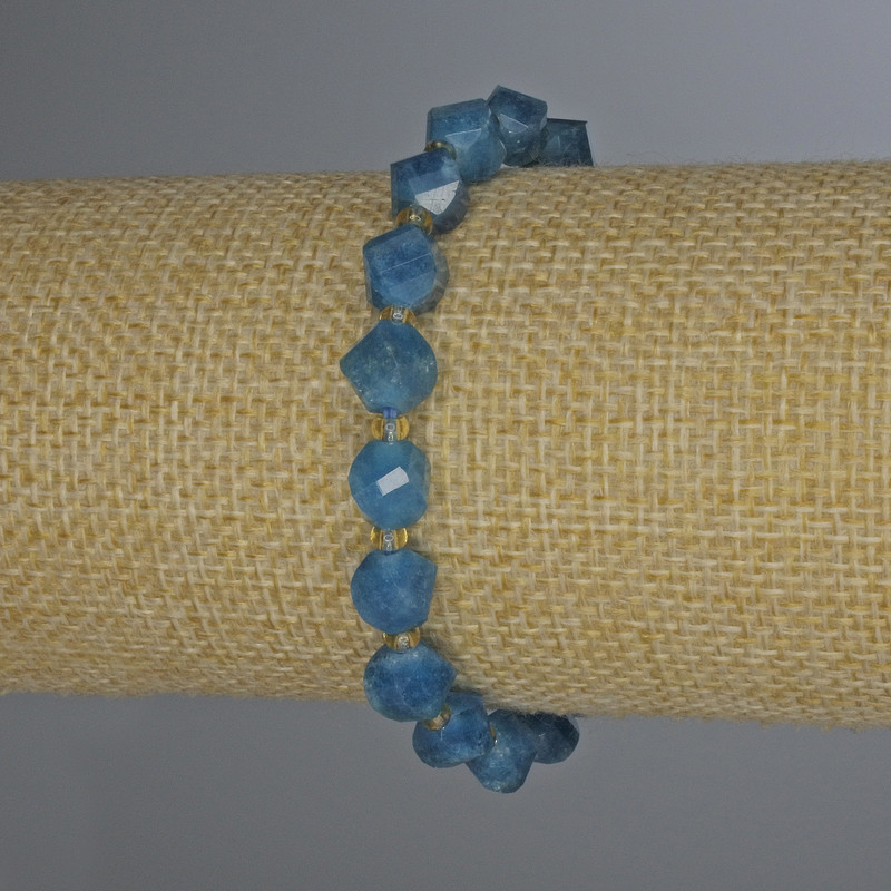 Bracelet Faceted Apatite Diamond-shaped, diameter 8x7mm± with 3mm± seed beads, length 18cm±, stretch