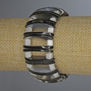 Bracelet Chalcedony with Mother of Pearl chain 28x2mm+- cube 5mm+-, thickness 9mm+-, length 18cm+- stretch