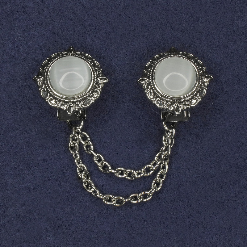 Brooch for Cardigans Gray Cat's Eye, diameter 22mm±, silver metal, chain, length 9cm+