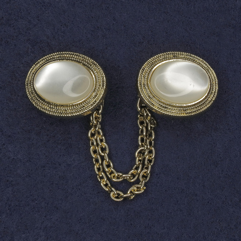 Brooch for Cardigans White Cat's Eye Oval, diameter 26x20mm±, golden metal chain length 9cm+