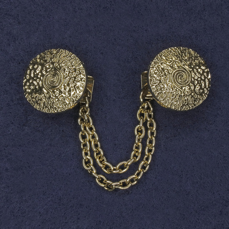 Brooch for cardigans in golden metal, diameter 20mm±, chain length 9cm+