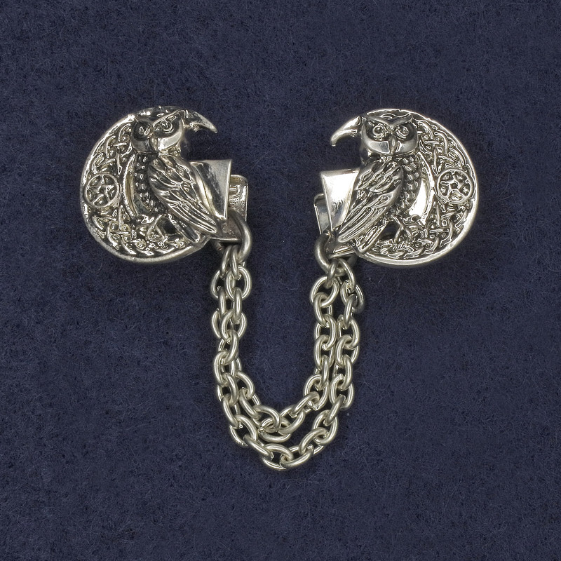 Brooch for cardigans, silver-toned metal, diameter 20 mm±, chain length 9 cm+
