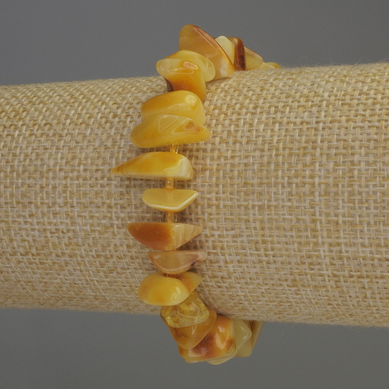 Amber Chip Bracelet 8-13×4-5 mm+- with seed beads 3 mm+-, length 18 cm+- stretch