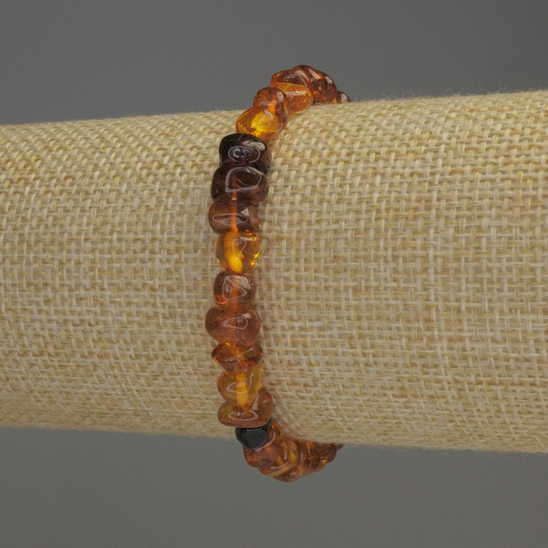 Bracelet Amber Chip 7-9×5 mm +-, length 18 cm +-, stretch