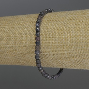 Bracelet Sapphire Faceted Cube, diameter 4mm±, length 18cm stretch