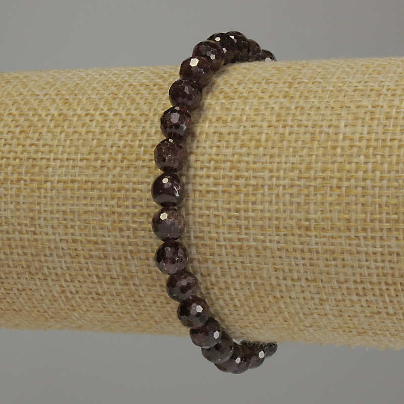 Garnet bracelet faceted bead, diameter 7mm +/-, length 18cm stretch