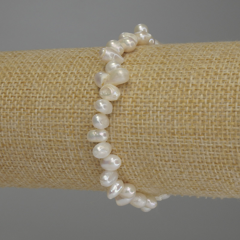 Bracelet with Freshwater Pearls, oval, diameter 6-8×5 mm, length 18 cm (stretch)