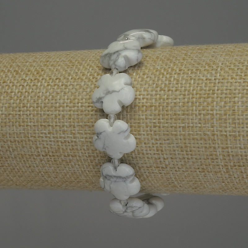 Howlite Bracelet with Natural Stone Flower, 15mm± Bead Diameter, 18cm± Length (Stretch)