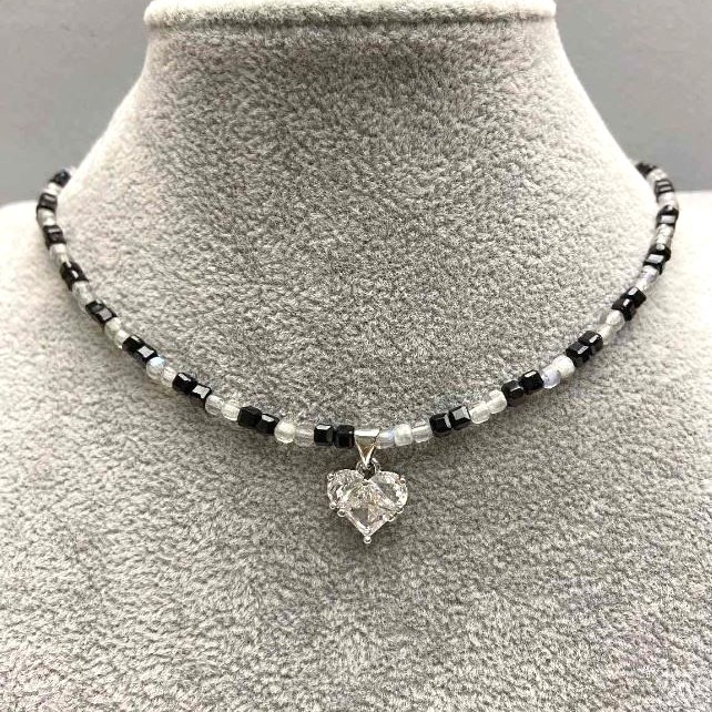 Choker with Tourmaline and Labradorite, faceted cube 3mm+-, with heart pendant 12mm+-, length 38cm+- with extender chain