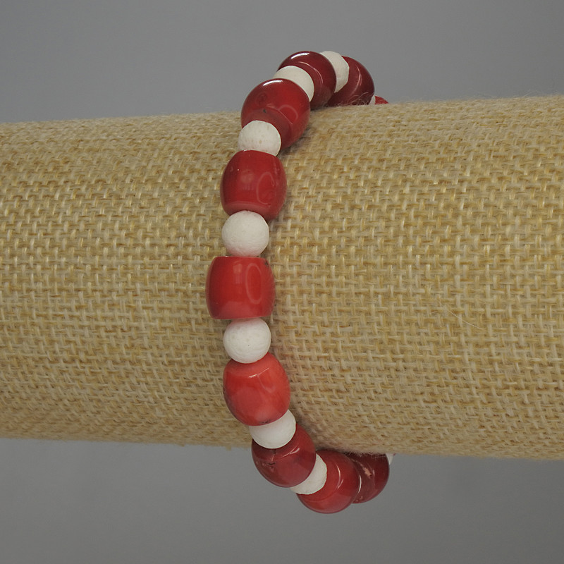 Bracelet Coral chips 9x7mm+- Sponge coral white bead, diameter 7mm+-, length 18cm+- stretch