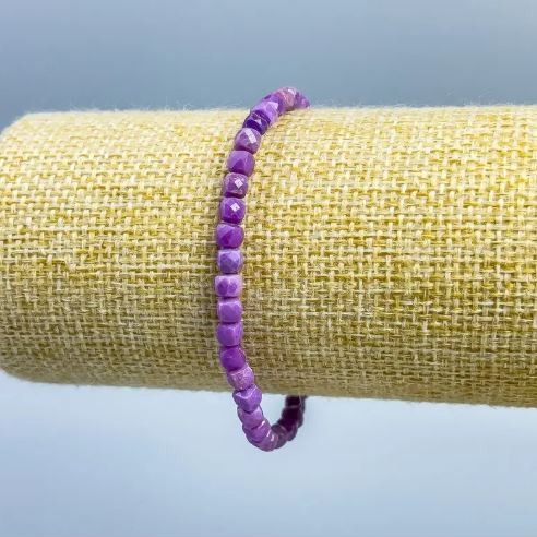 Phosphosiderite Bracelet with Faceted 4×4 mm Cubes, Elastic 18 cm