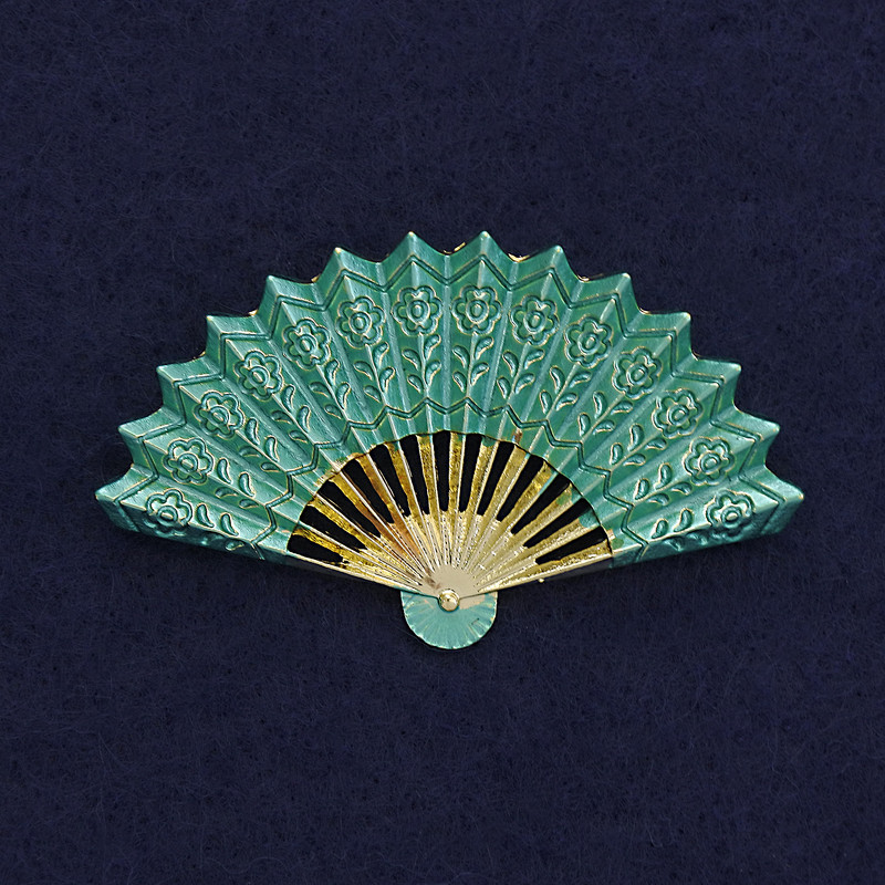 Brooch 'Fan' green enamel with golden metal 54x33mm+