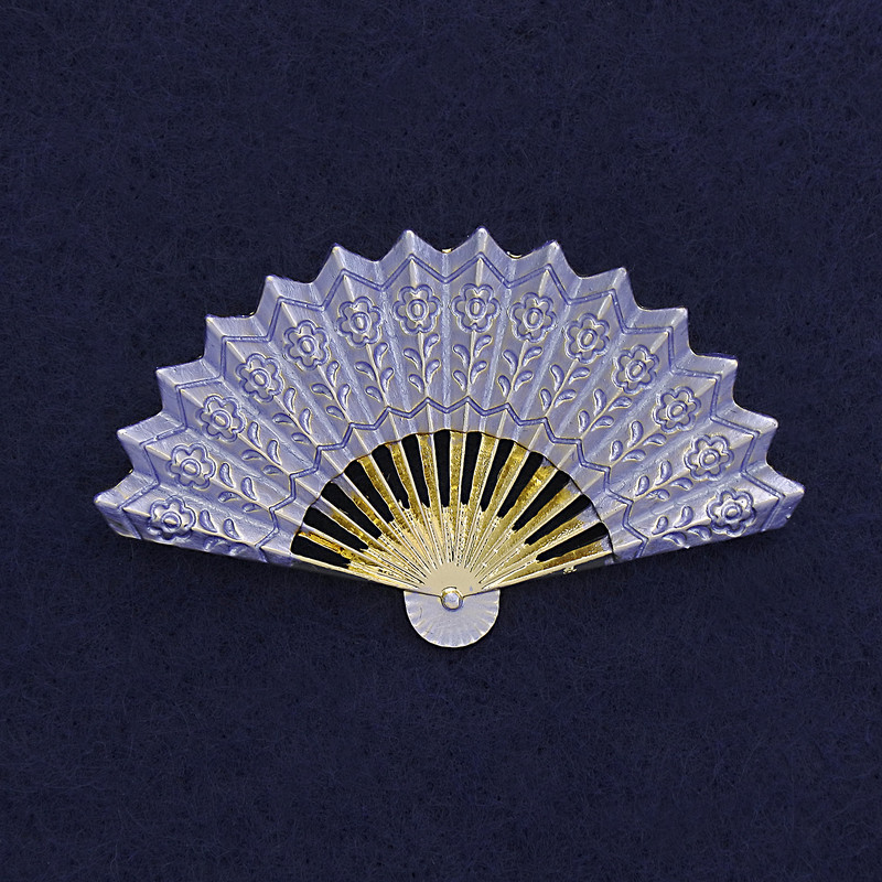 Brooch 'Fan' lavender enamel with golden metal 54x33mm