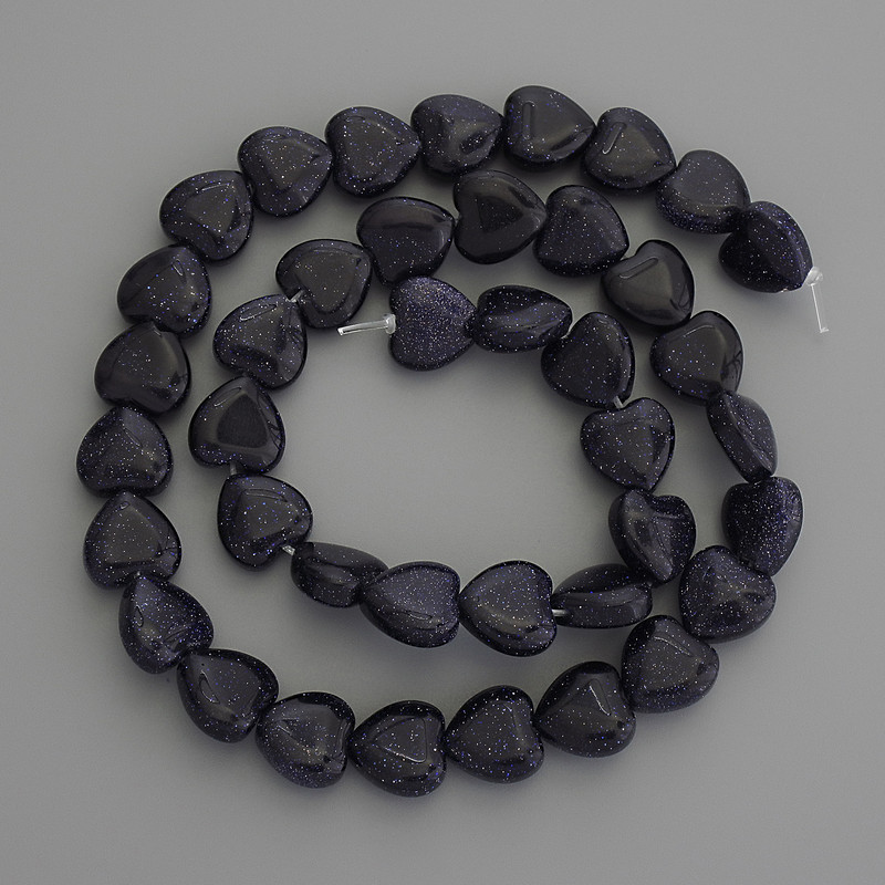 Heart-shaped beads of synthetic aventurine blue sand, 10x10mm, on thread, length 39cm+