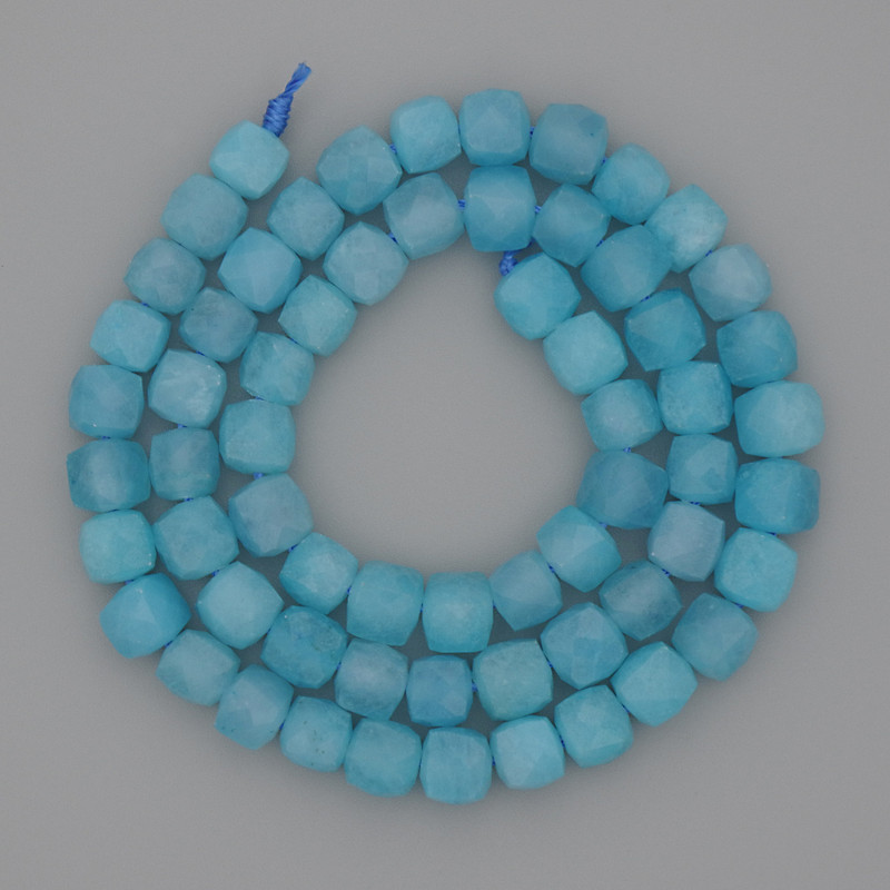 Aquamarine Beads faceted cube 7x7mm, thread length 39cm +/-