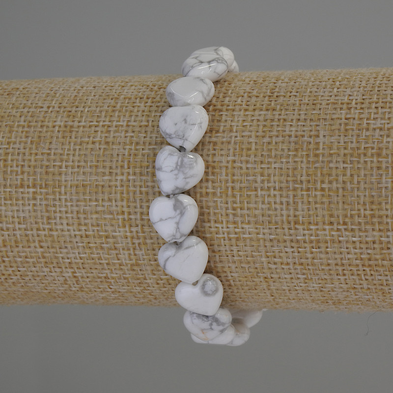 Howlite Bracelet with Heart-shaped natural stone, 10x10mm diameter, length 18cm, stretch