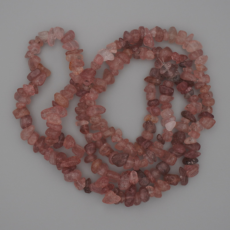Strawberry Quartz Beads crushed 8-12×3-6mm, length 80cm on thread