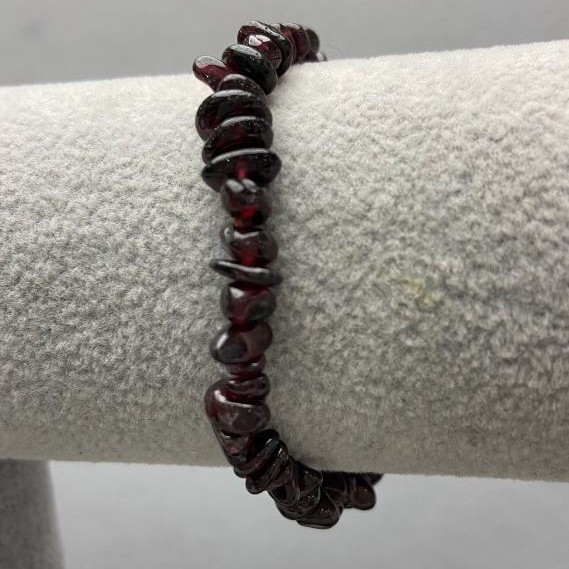 Garnet Chunk Bracelet, 5-8×3 mm fragments, length 18 cm, stretch