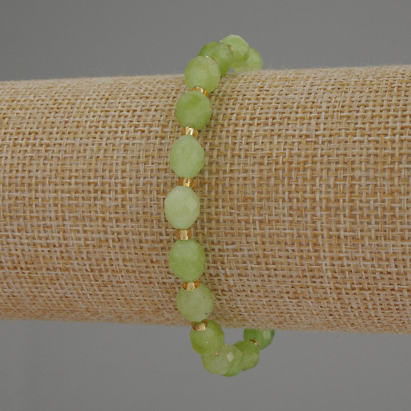 Chrysoprase Olivine Bead Bracelet with Faceted Stones 8x6 mm ±, 3 mm Beads, 18 cm Length Stretch