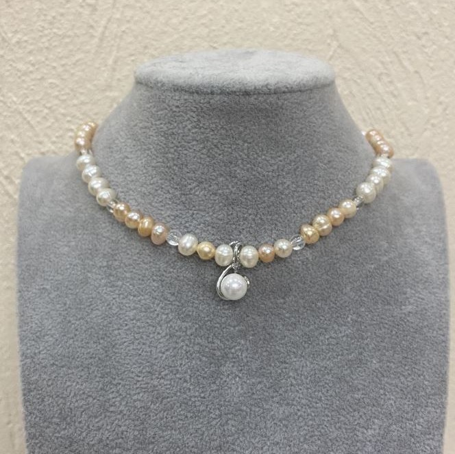 Choker with River Pearls, round, diameter 6.5×6 mm ±, Mountain Crystal smooth bead, diameter 4.5 mm ±, pendant 10 mm ±, adjustable length 38 cm
