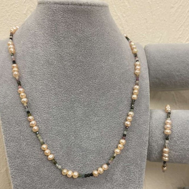 Set of Necklace and Bracelet Peach River Pearls d 5-6×5-4mm+- Turquoise? Wait Turmaline cube, diameter 2.5×2.5mm+, length 55cm+-, length 18mm+- adjustable length