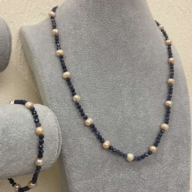 Set of Necklace and Bracelet Peach River Pearls, diameter 6x5mm±, Sapphire Faceted Bead, diameter 3.5mm, length 48cm±, length 18mm± adjustable