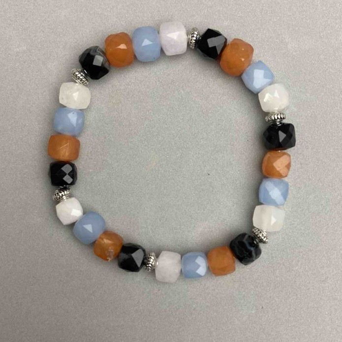 Bracelet Assorted Faceted Cube, diameter 7x7mm±, length 18mm±, stretch