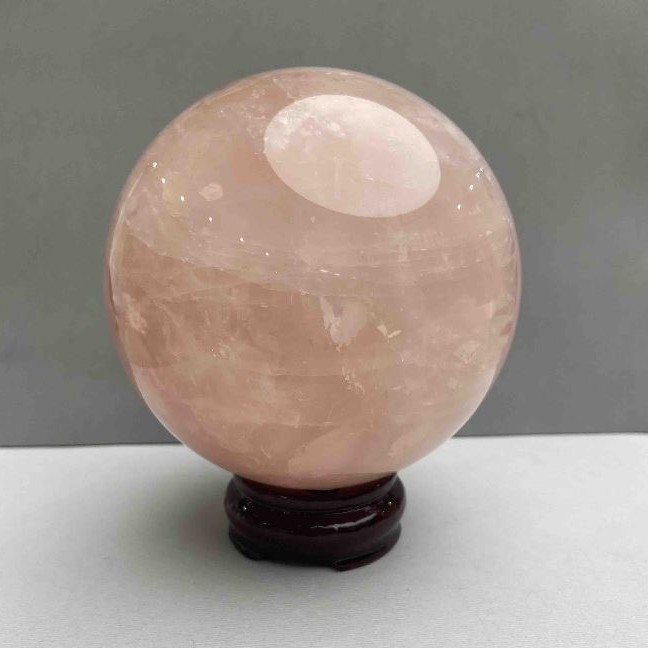  decorative sphere Pink Quartz, diameter 10.6 cm ± weight 1934 g price per piece