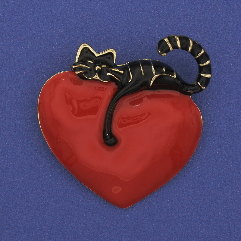 Brooch Cat on Heart Enamel 42x39mm± Gold-tone metal