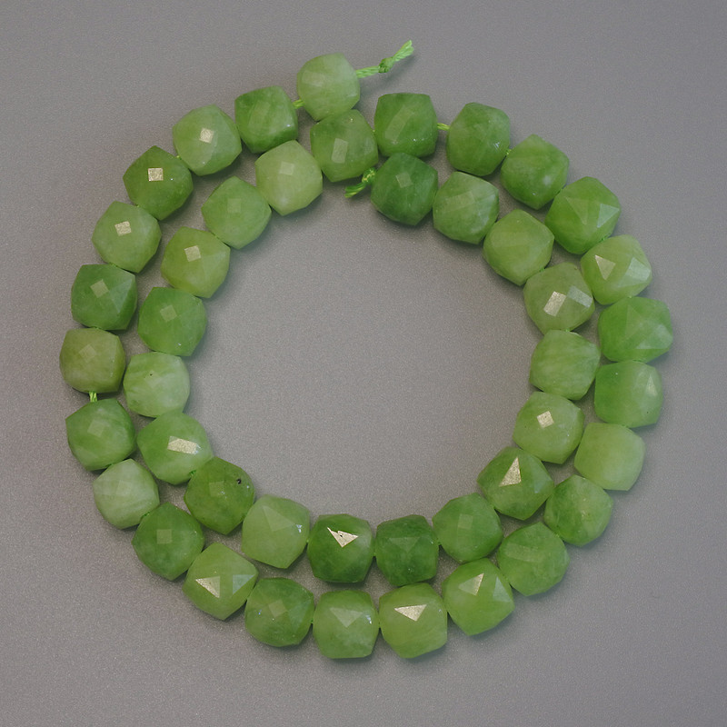 Natural Chrysoprase Beads, Olivine, Faceted Cube, 8.5 mm diameter, 5x8.5 mm ±, thread length 37 cm ±