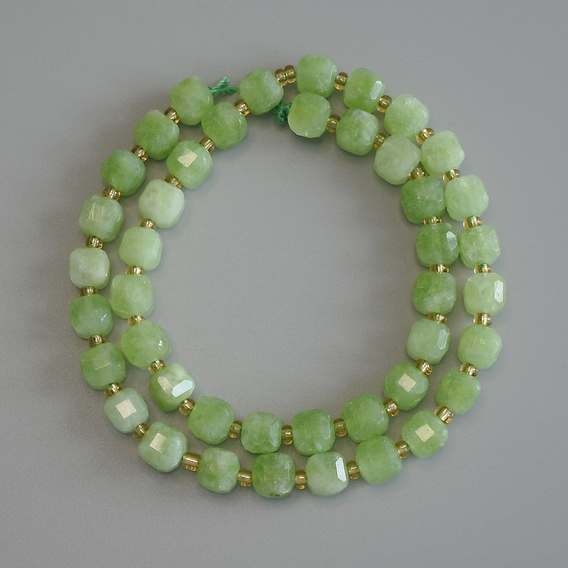 Natural Chrysoprase Olivine Beads, faceted cube shape, diameter 7x7mm±, 3mm+ beads, thread length 38cm+