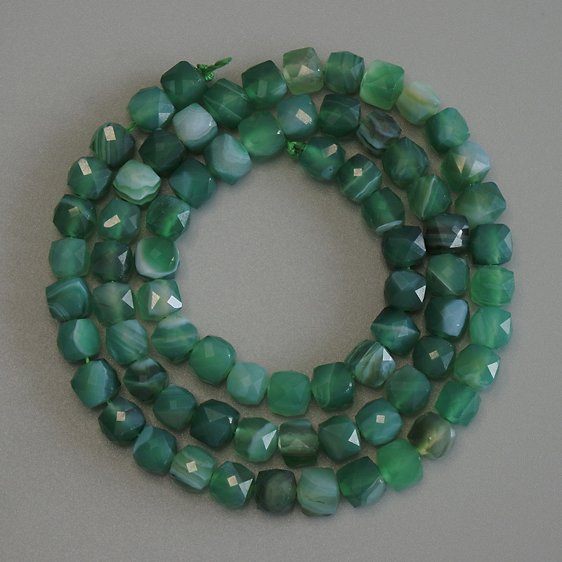 Agate Beads, Faceted Cube 5x5mm on Thread, Length 37cm+