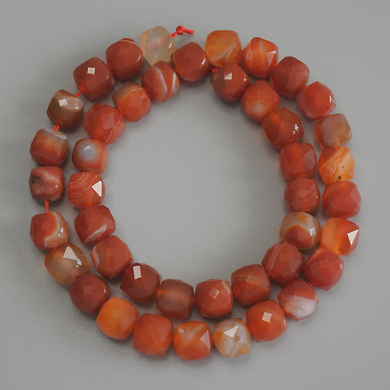 Agate Beads, Faceted Cube, 9x9mm, 37 cm length on thread